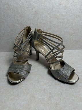 Bandolino Marlisa Silver Glitter Sparkly Strappy Heels Ankle Strap Size 8M